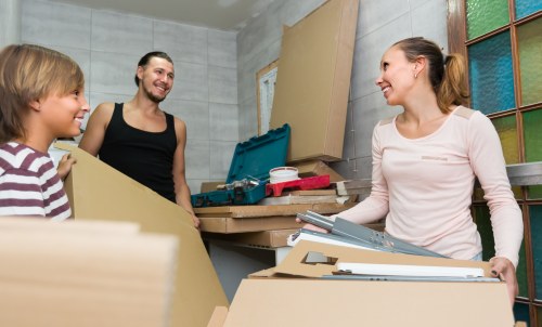 Local moving van helping with a Dundee property move