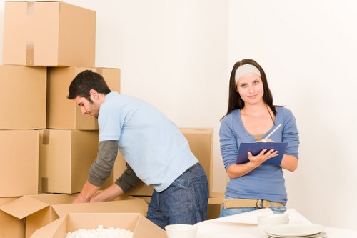 Packing and moving items for a Dundee relocation